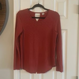 Long sleeve tee with no tag. V and slit in back.